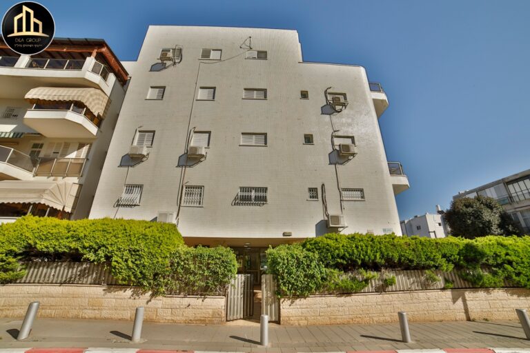 4 חדרים למכירה בבת ים