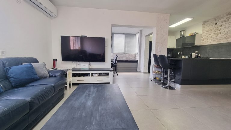 דירה עם יחידת דיור למכירה בקרית גנים ראשון לציון
